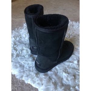 Black Short Ugg Boots